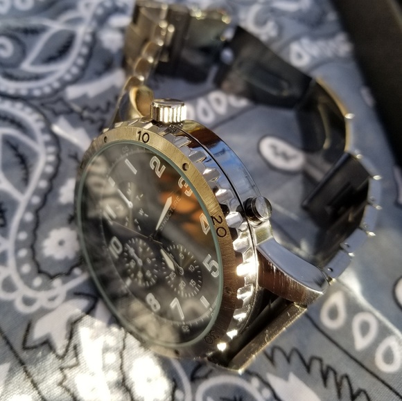 Structure Watch - Picture 6 of 7